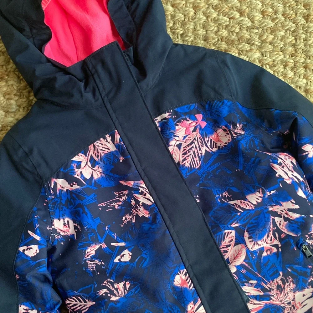 New: Under Armour Treetops Jacket. Size Small